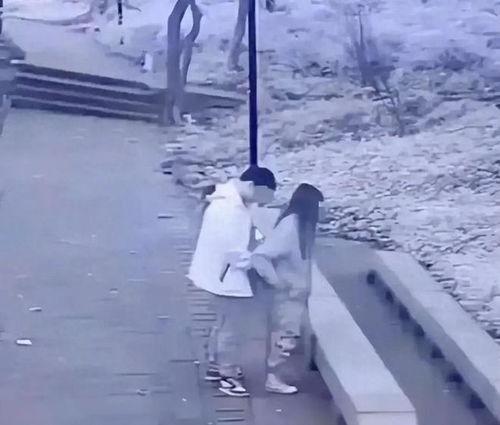 常熟公园吃瓜事件视频,一场引发热议的街头冲突瞬间